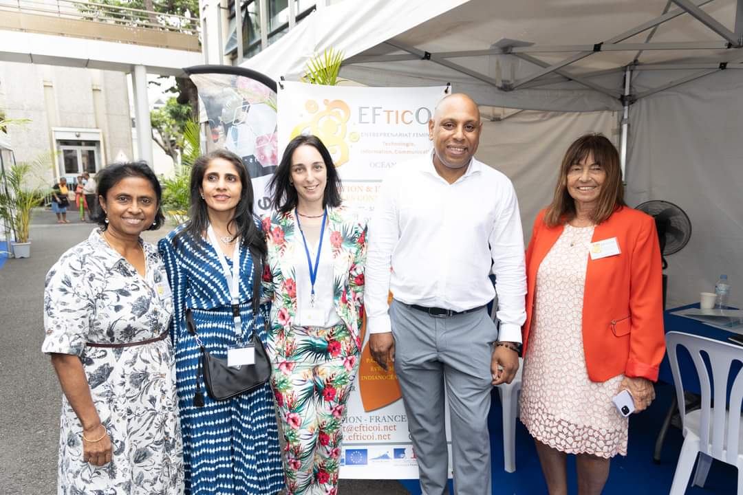 EFTICOI, Cynthia et l'équipe au salon